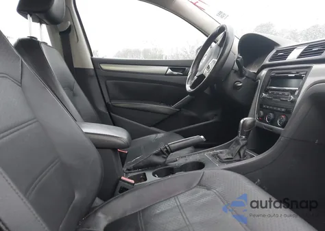 2014 Volkswagen Passat 1.8T Wolfsburg Edition z USA, uszkodzony, nr VIN 1VWAT7A3XEC036584